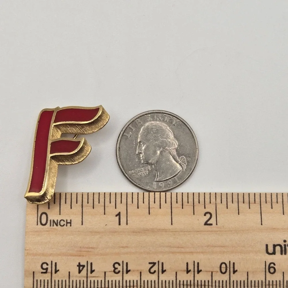 Lisner Brooch Pin Red Gold Tone Initial Letter F Enamel‎ Vintage Accessory
